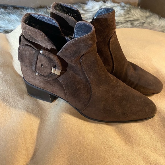 Aquatalia Fiamma brown suede bootie